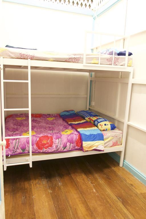 Tipsy Tiger Party Hostel Джорджтаун Номер фото